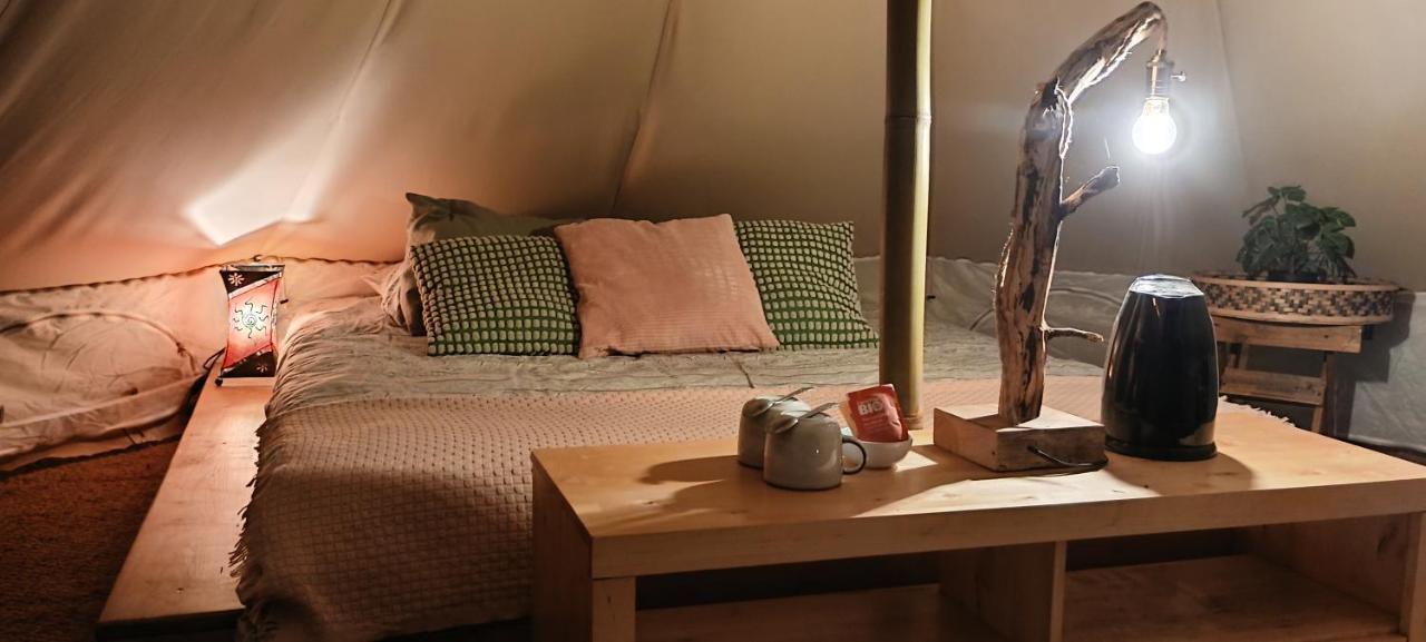Evasion En Pleine Nature, Tipi Insolite Et Jacuzzi Au Pont Du Gard ! Vers-Pont-du-Gard Exteriör bild