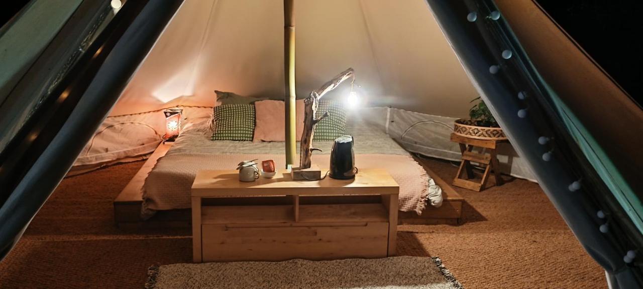 Evasion En Pleine Nature, Tipi Insolite Et Jacuzzi Au Pont Du Gard ! Vers-Pont-du-Gard Exteriör bild