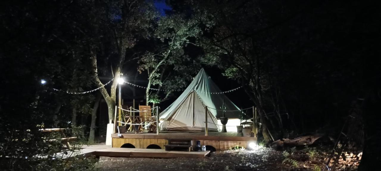 Evasion En Pleine Nature, Tipi Insolite Et Jacuzzi Au Pont Du Gard ! Vers-Pont-du-Gard Exteriör bild